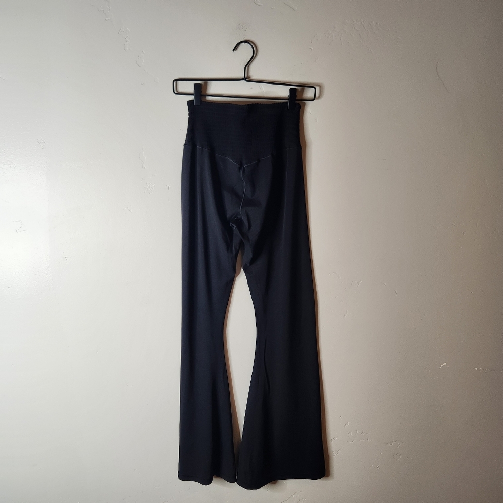 Aerie Real Me Smocked Super Flare Leggings Black Size Large - Picture 4 of 8